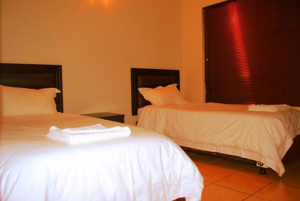 Palm Valley Inn And Day Spa ฮาร์ทบีสบูร์ท ภายนอก รูปภาพ