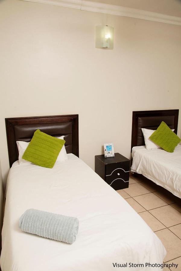 Palm Valley Inn And Day Spa ฮาร์ทบีสบูร์ท ภายนอก รูปภาพ